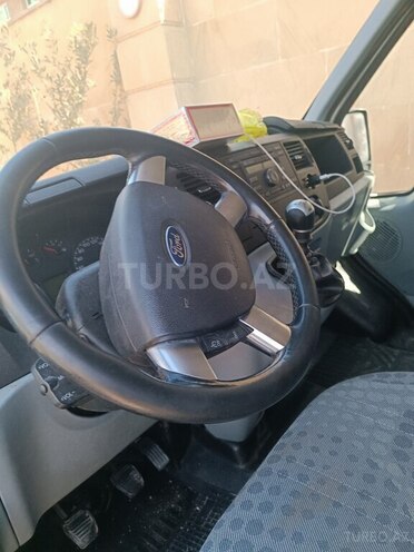 Ford Transit-6