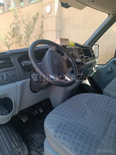 Ford Transit-10