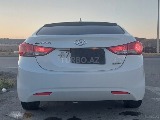 Hyundai Elantra-3