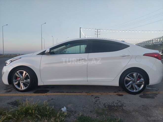 Hyundai Elantra-4