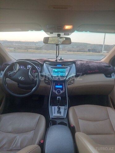 Hyundai Elantra-9
