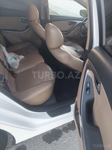 Hyundai Elantra-10