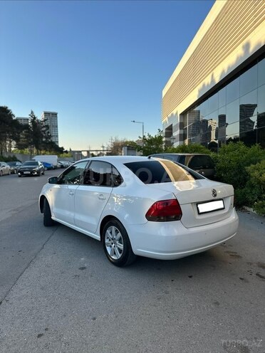 Volkswagen Polo-6