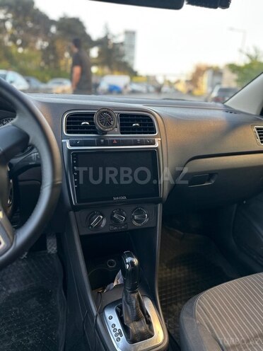 Volkswagen Polo-11