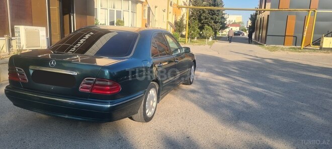 Mercedes E 270-6