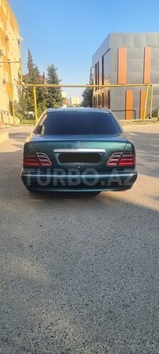 Mercedes E 270-7