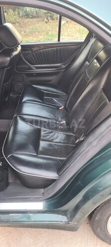 Mercedes E 270-9