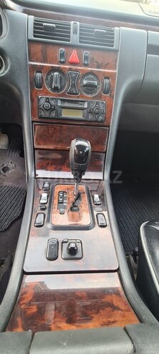Mercedes E 270-10