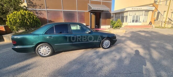 Mercedes E 270-4
