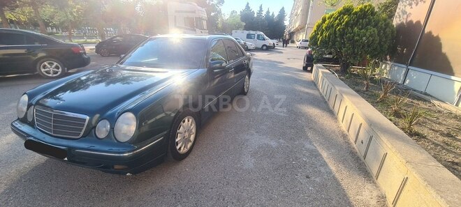 Mercedes E 270-2