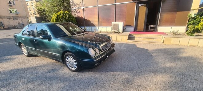 Mercedes E 270-3