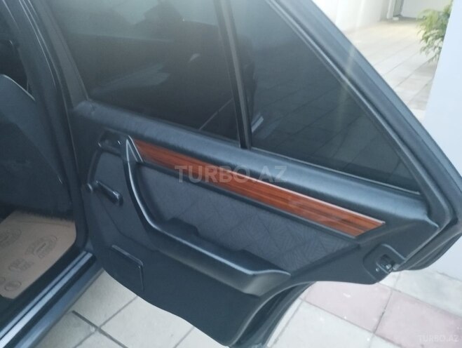 Mercedes E 220-10