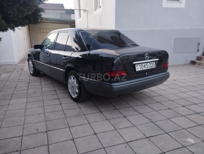Mercedes E 220-2