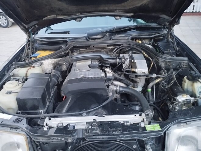 Mercedes E 220-17