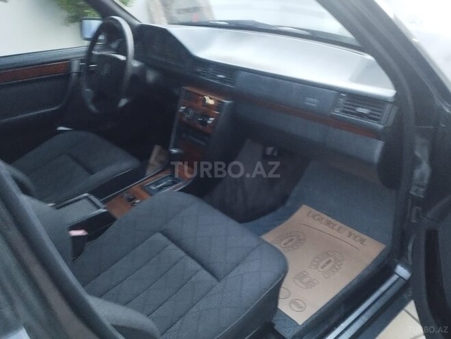 Mercedes E 220-12