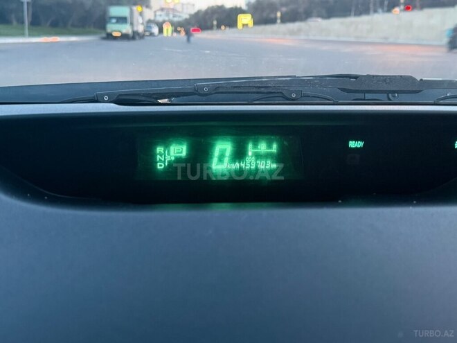 Toyota Prius-13