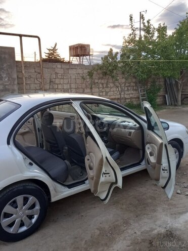 Nissan Sunny-5