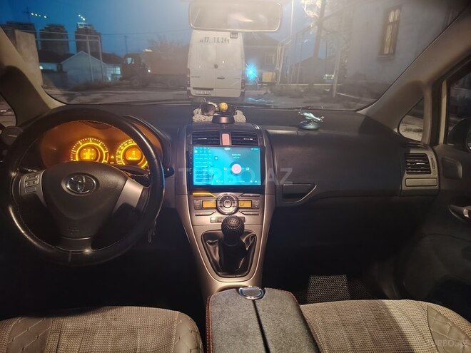 Toyota Auris-7