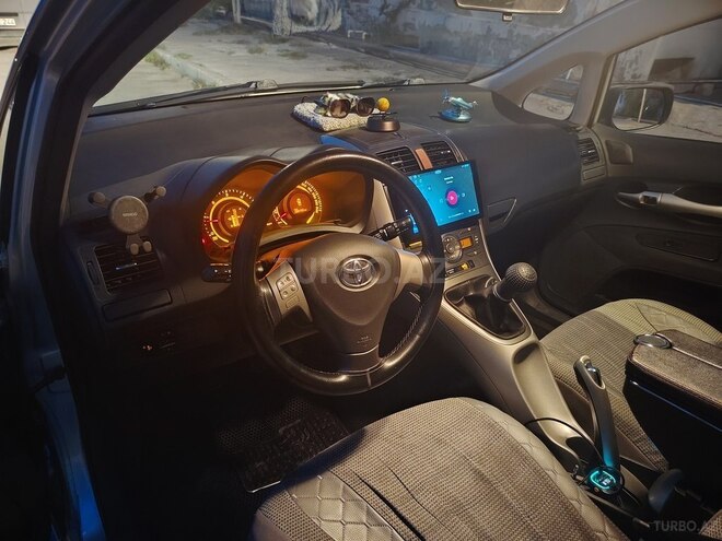 Toyota Auris-11