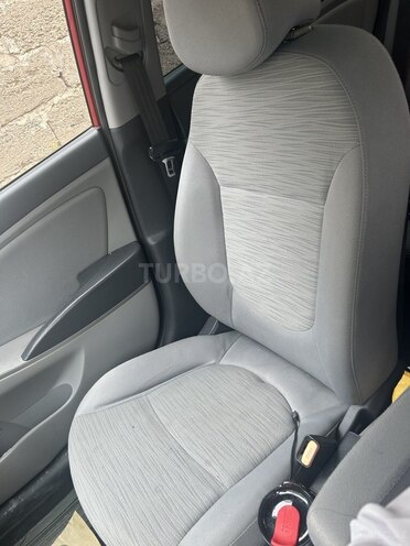 Hyundai Accent-12