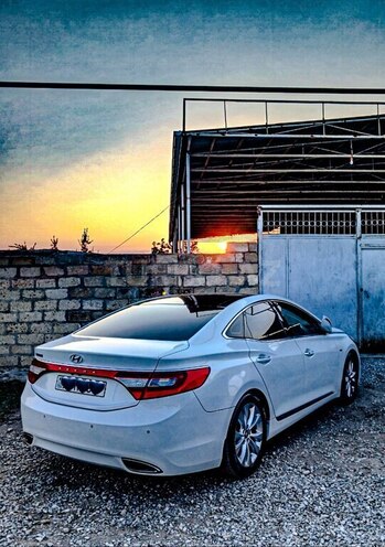 Hyundai Azera-11