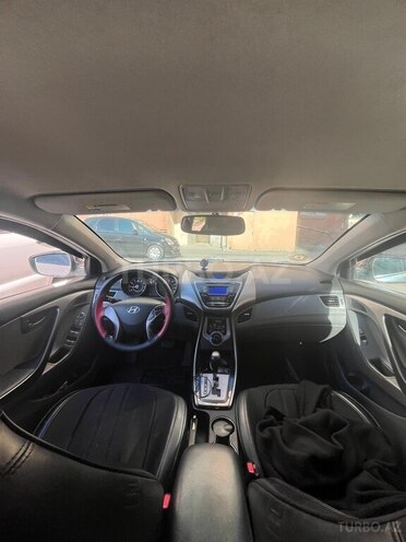 Hyundai Elantra-3