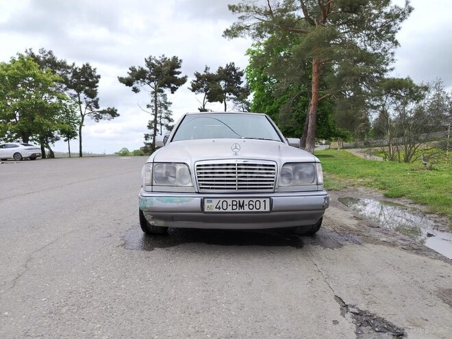 Mercedes E 220-1