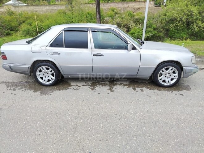 Mercedes E 220-3