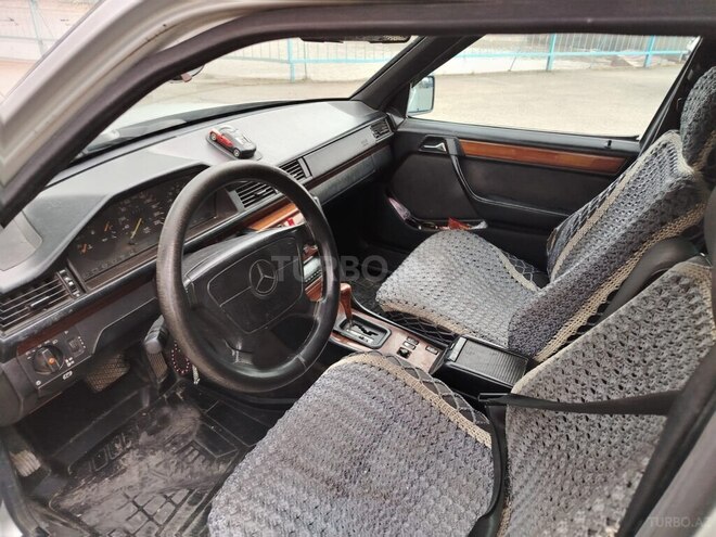 Mercedes E 220-2