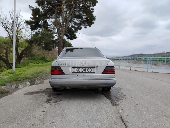 Mercedes E 220-4