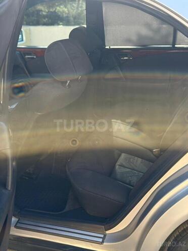 Mercedes E 220-11