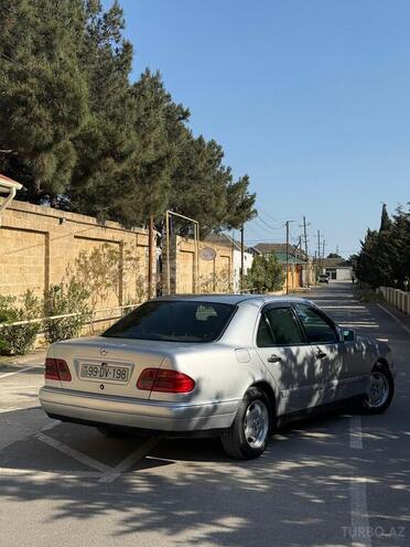 Mercedes E 220-4