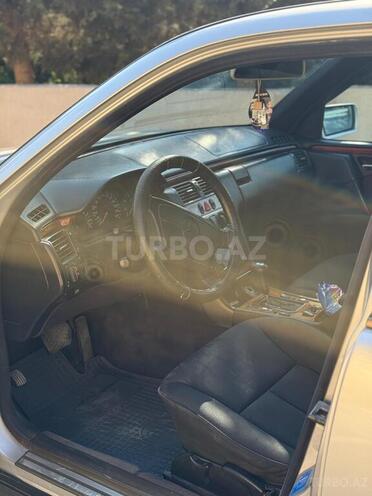Mercedes E 220-12