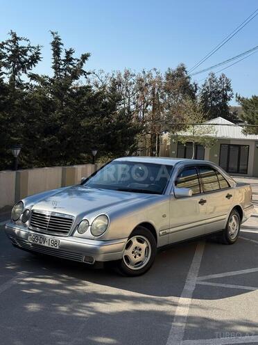 Mercedes E 220-2