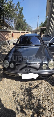 Mercedes E 220-1