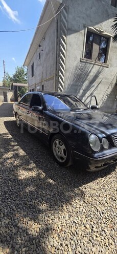 Mercedes E 220-2