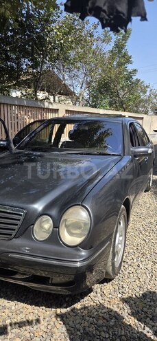 Mercedes E 220-3