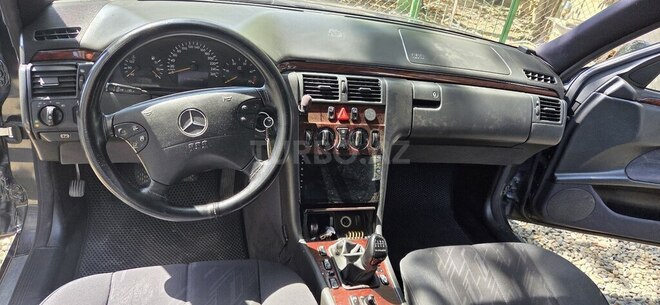 Mercedes E 220-8