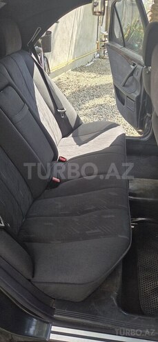 Mercedes E 220-10
