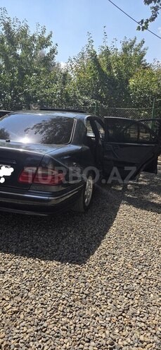 Mercedes E 220-12