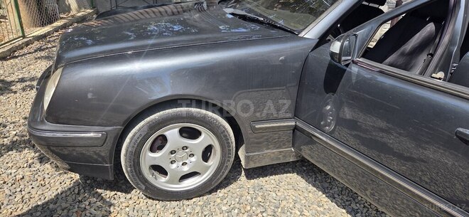 Mercedes E 220-17