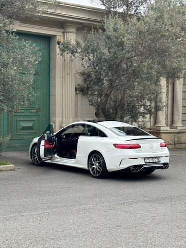Mercedes E 220 d-4
