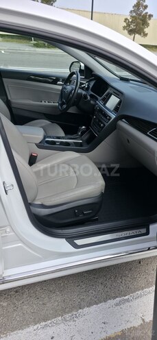 Hyundai Sonata-12