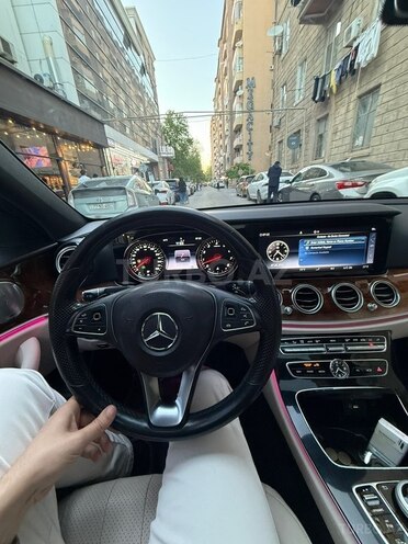 Mercedes E 300-10