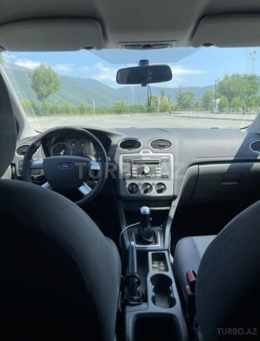 Ford Focus-11