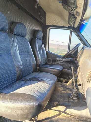 Ford Transit-15