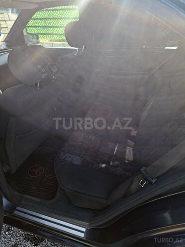 Mercedes E 200-8