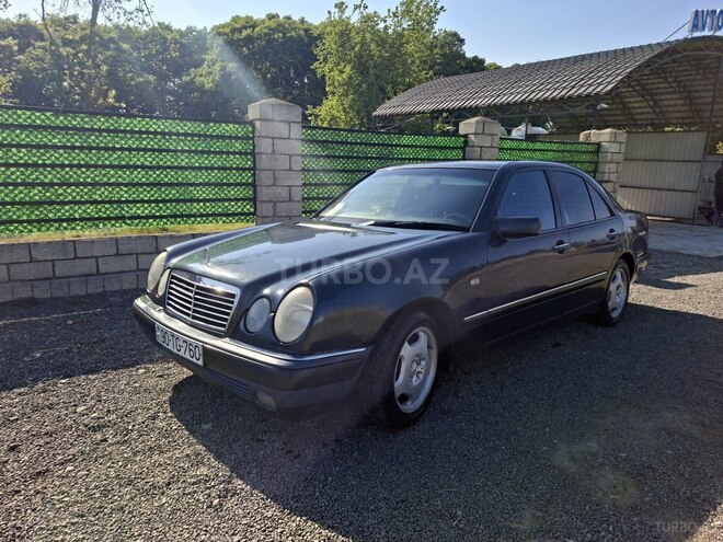 Mercedes E 200-1