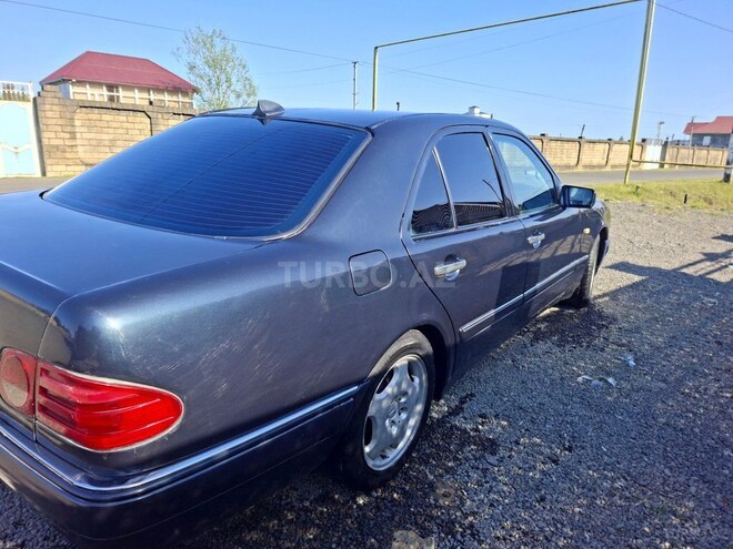 Mercedes E 200-5