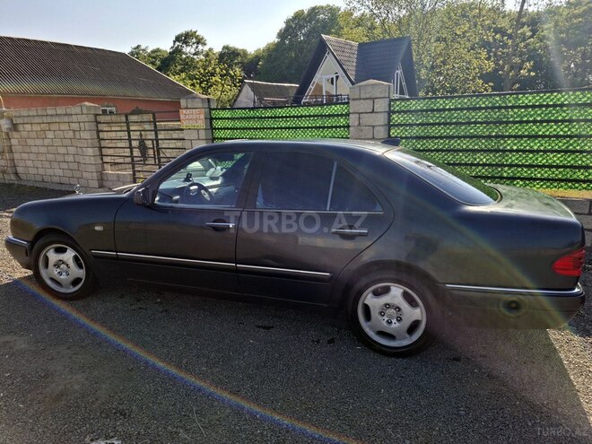 Mercedes E 200-2